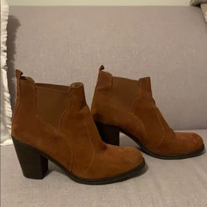 Caramel suede booties